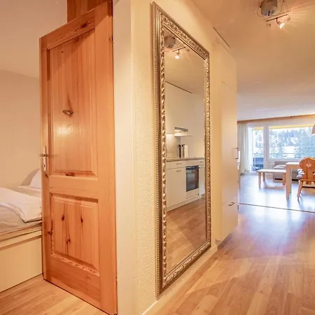 Rothornblick 57 By アパート